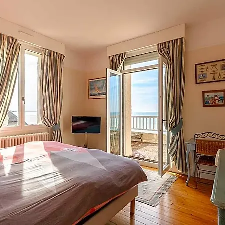 Hotel The Benervilloise With Its Feet In The Water 3*